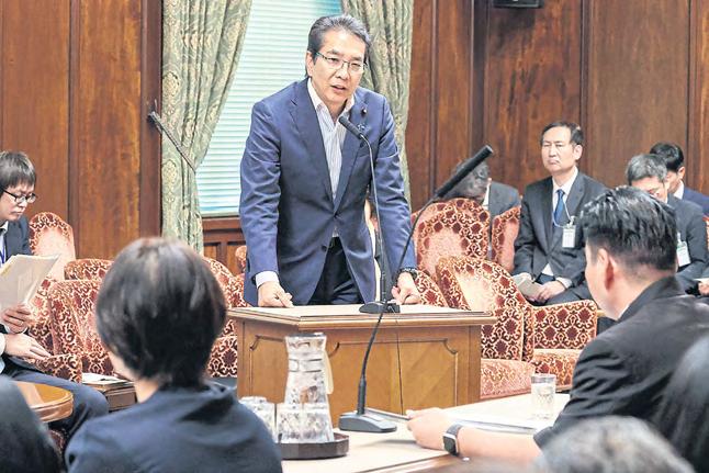 Japan PM raps farm minister over free rice claim