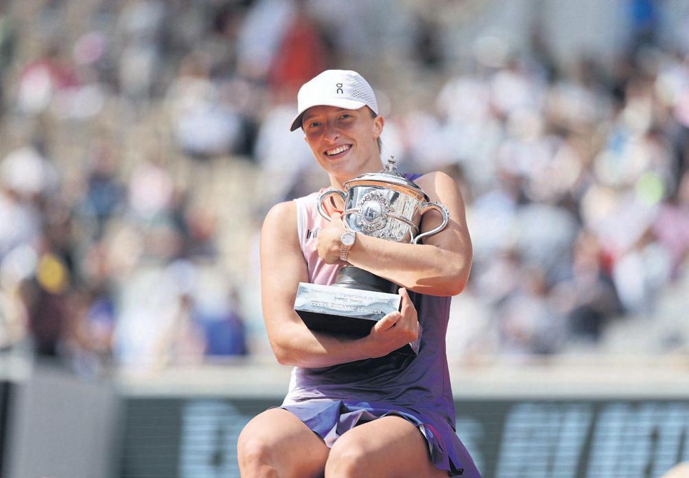 Iga Świątek chases history on Paris clay