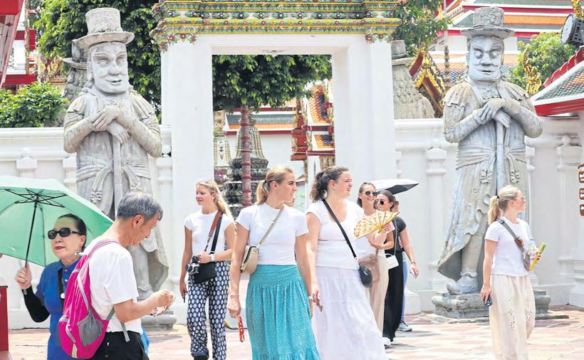 Foreign tourist arrivals gain in April from previous month