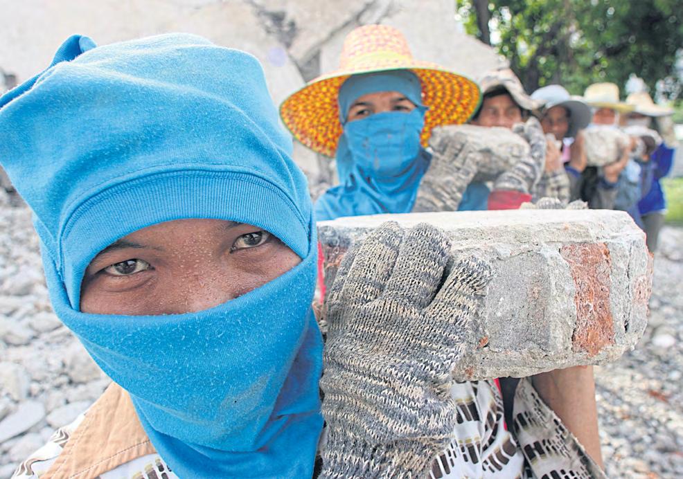 Coalition parties tense as economy falters