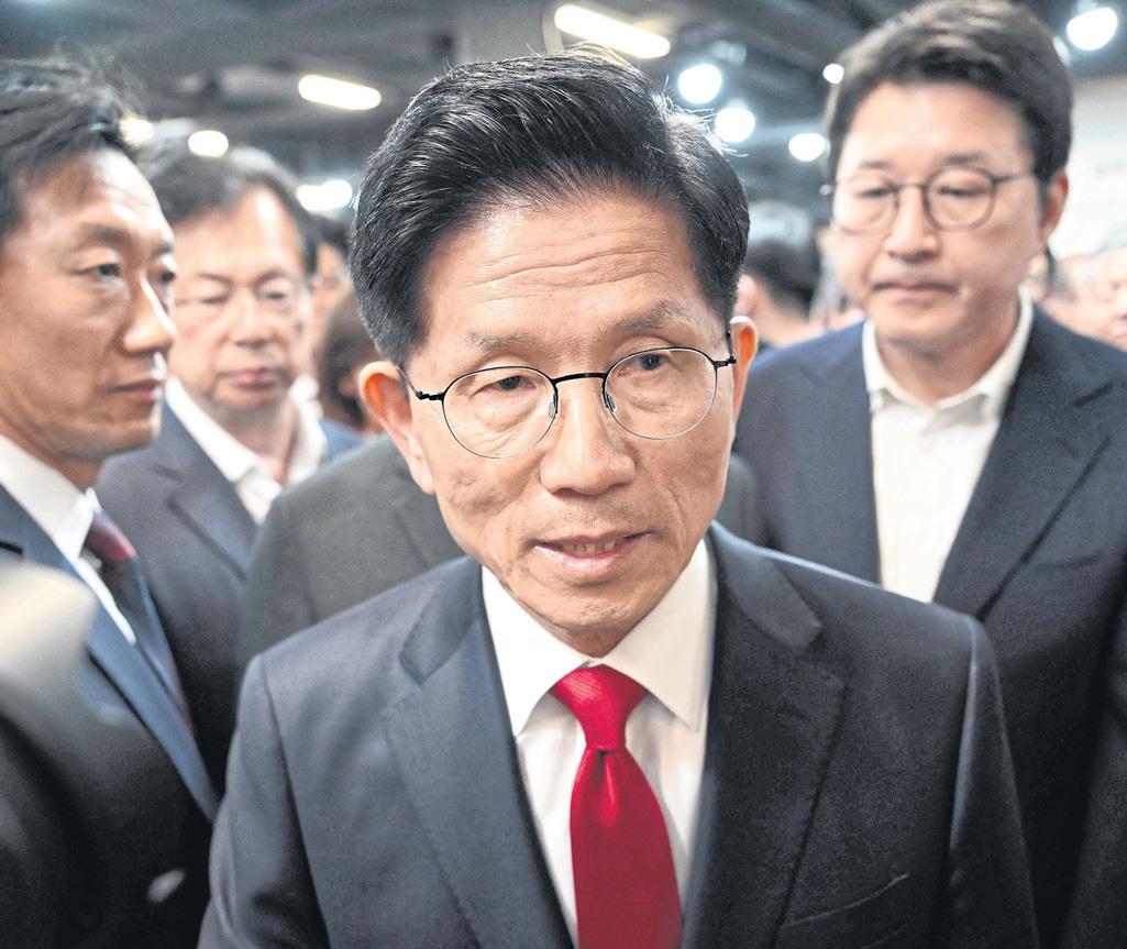 S Korean conservatives look to rebuild