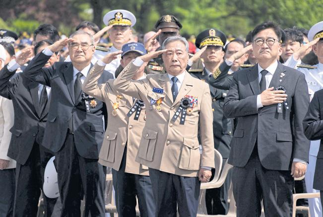 South Korea says Trump agrees to ramp up tariff talks with Lee