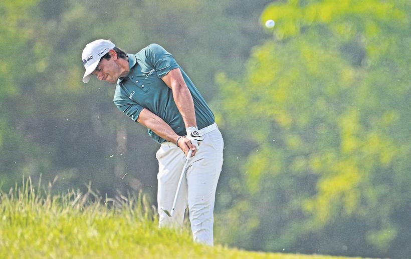 Manassero and Fox hold slim advantage