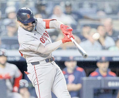 Narvaez, Red Sox rout Yanks
