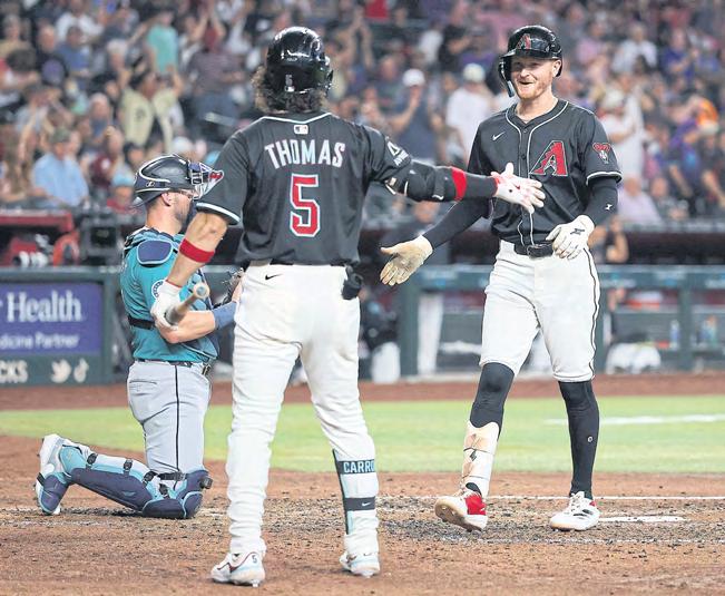 Suarez slam helps D-backs sweep series