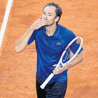 Medvedev, Tsitsipas and Bublik advance in Halle