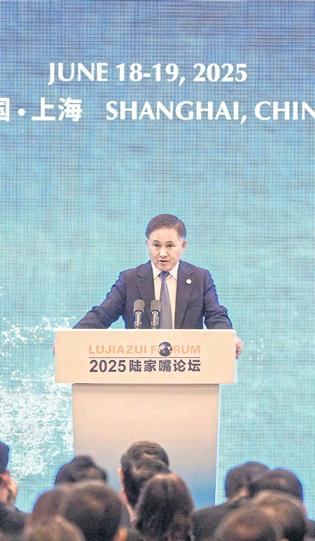 China makes pitch for currency