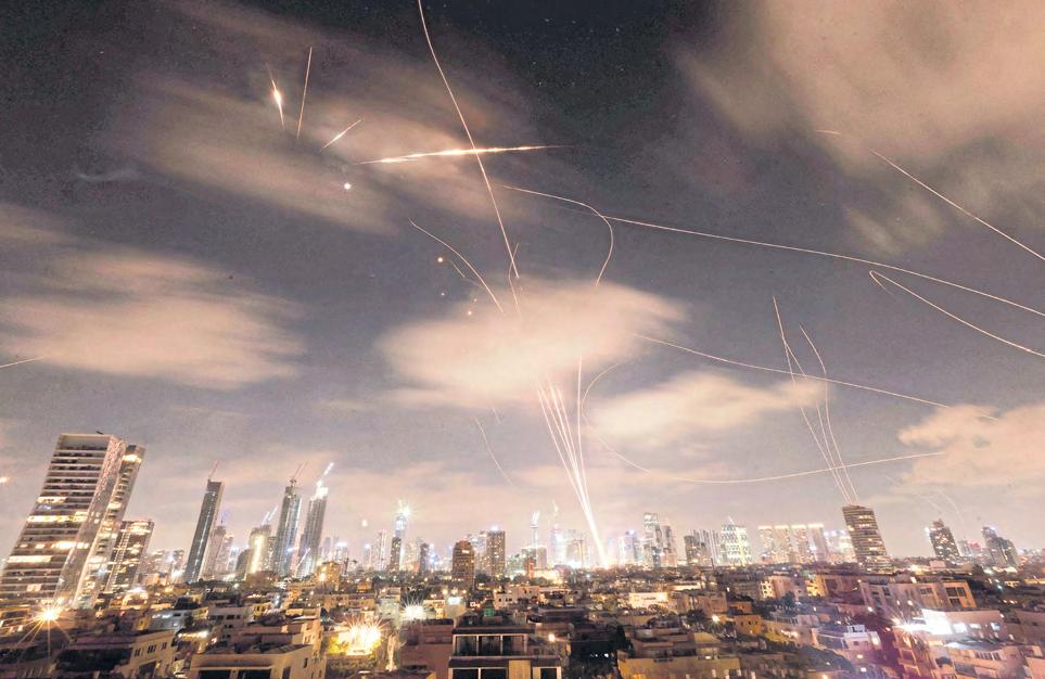 Iran fires hypersonic missiles