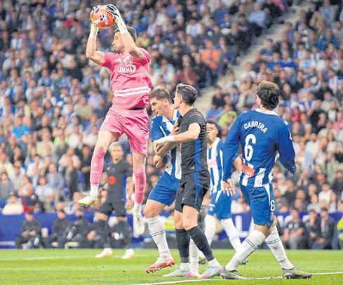 Goalkeeper Garcia joins Barca from local rivals Espanyol