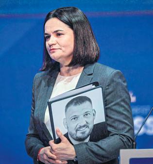 Lukashenko frees husband of exiled opposition leader