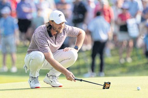 Fleetwood grabs PGA Travelers lead as top-ranked stars fade