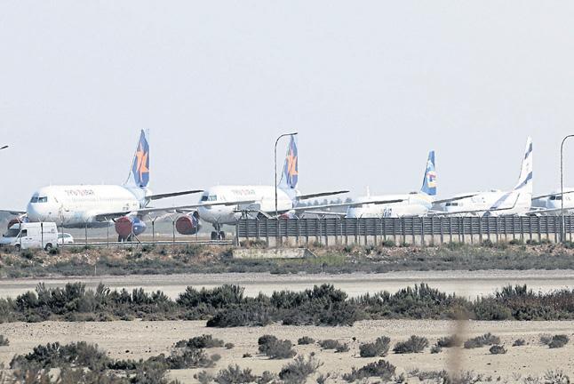 Airlines weigh cancelling Mideast flights