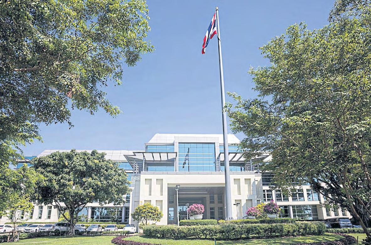 Don't let politics mask economic woes