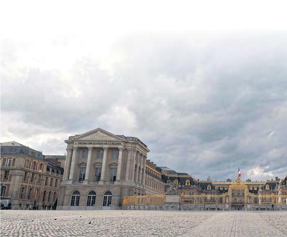 Versailles unveils AI talking statues