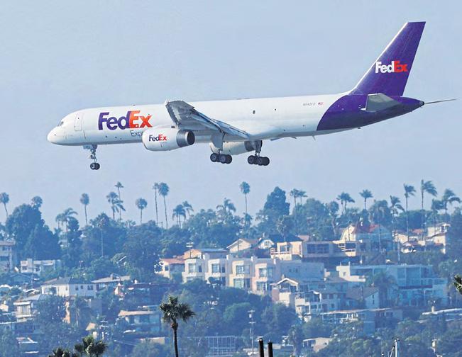FedEx shares drop 5% on dour outlook