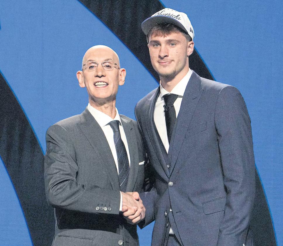 Teen is Mavs' new Flaggship!