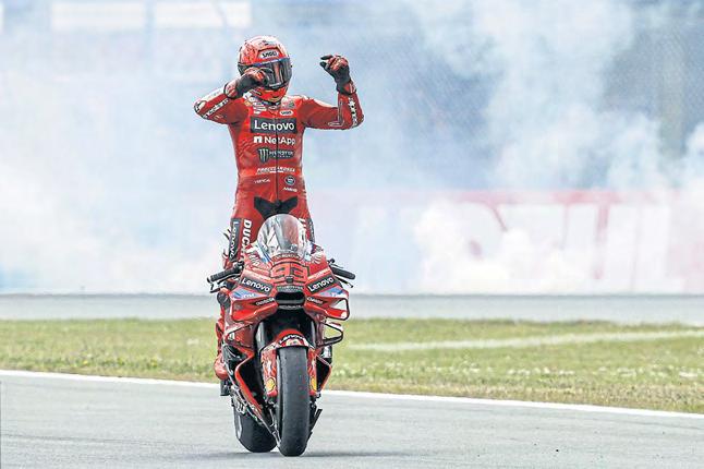Marc wins as brother Alex fractures hand