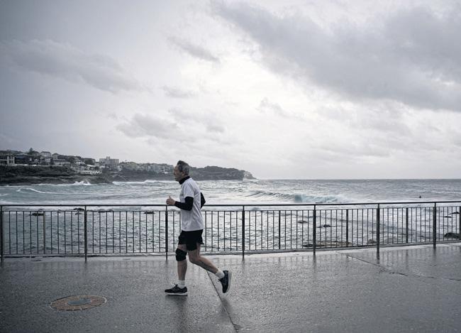 'Bomb cyclone' slams Sydney