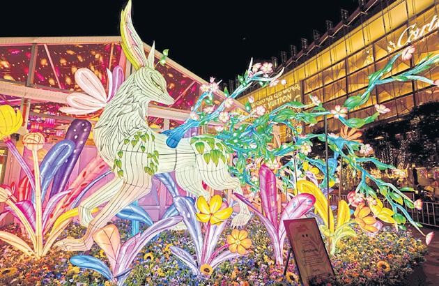 Iconsiam celebrates five decades of Sino-Thai ties with lantern festival