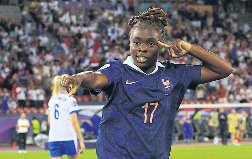France shock champs England in opener