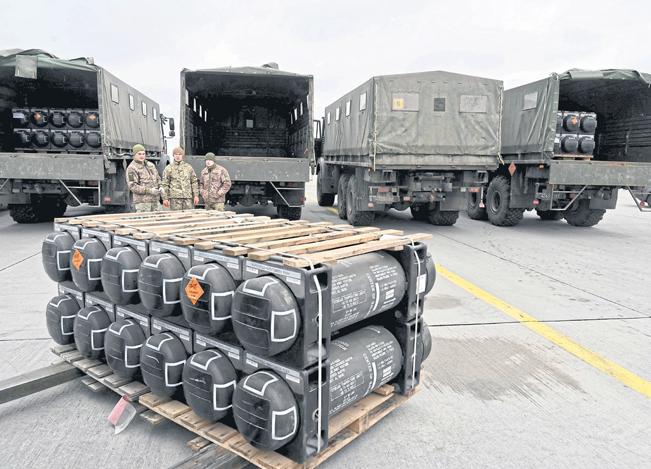 US to send 'more weapons' as Russia claims gains