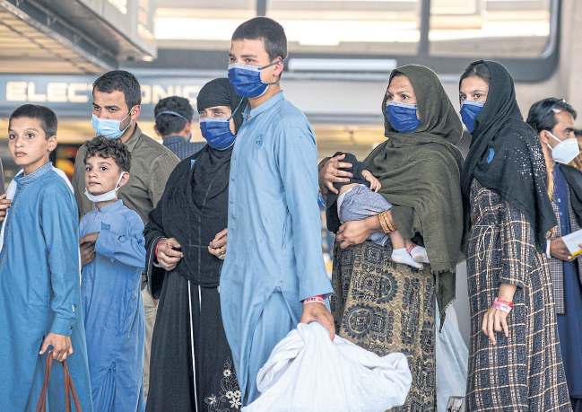 Court stays effort to send Afghans home