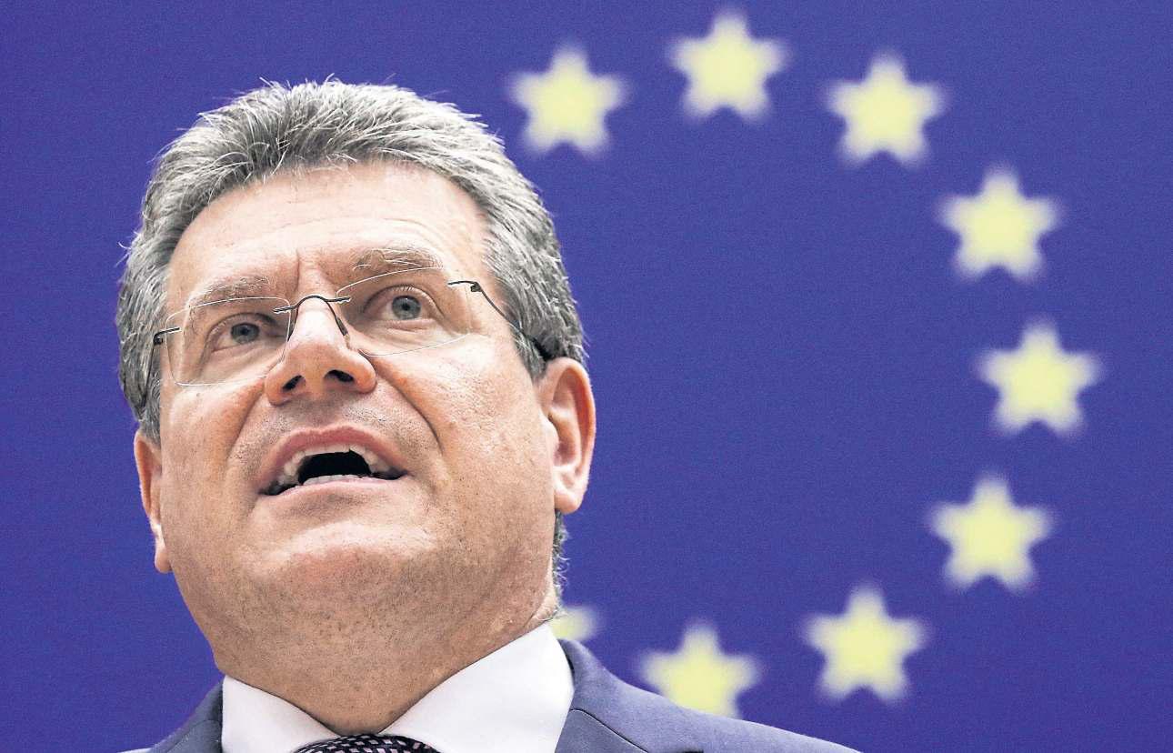 EU threatens to strike back over US tariffs
