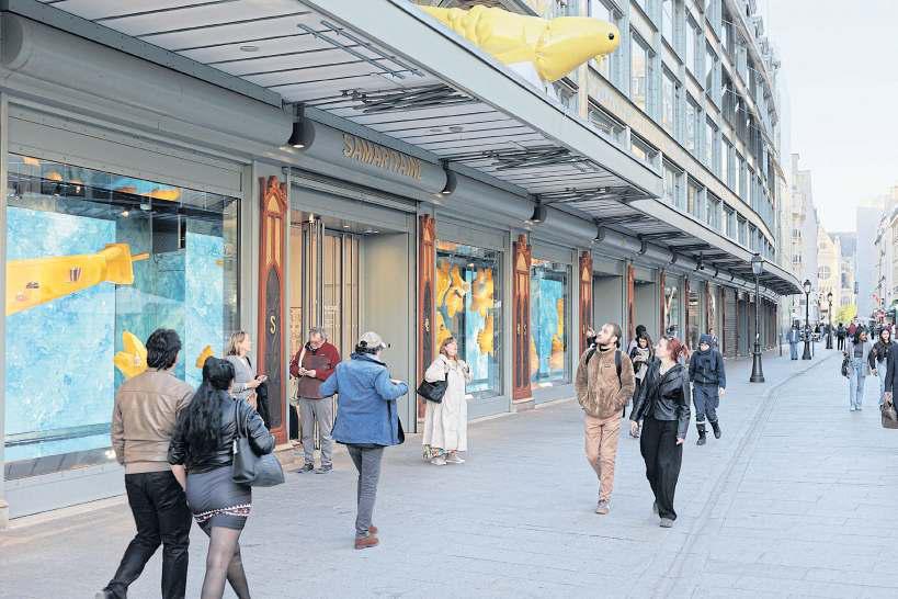 France weighs axing 2 holidays