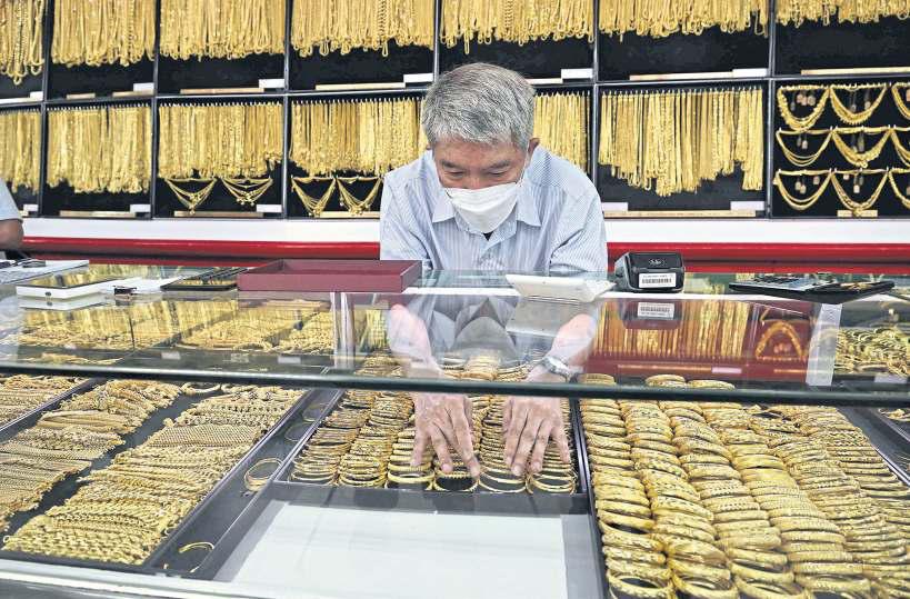 Investors urged to buy gold as price surges