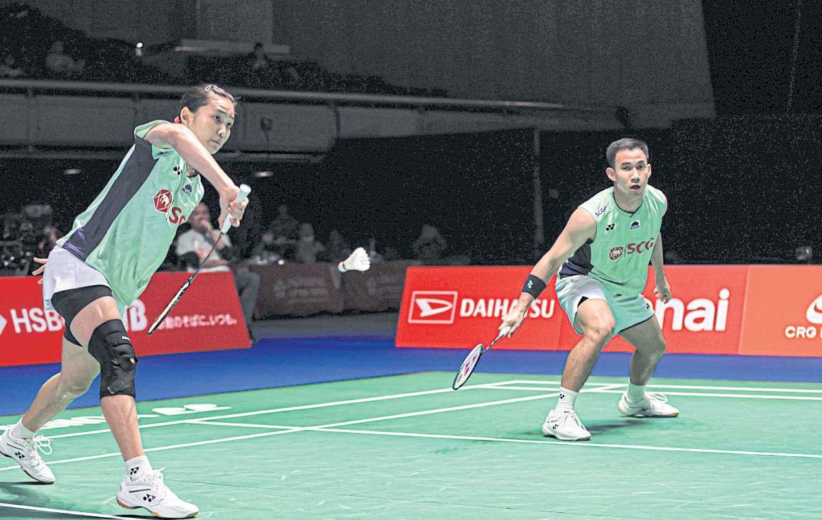 Mixed duo keep title hopes going