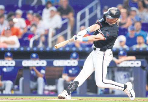 Stowers leads Marlins to walk-off win over Royals