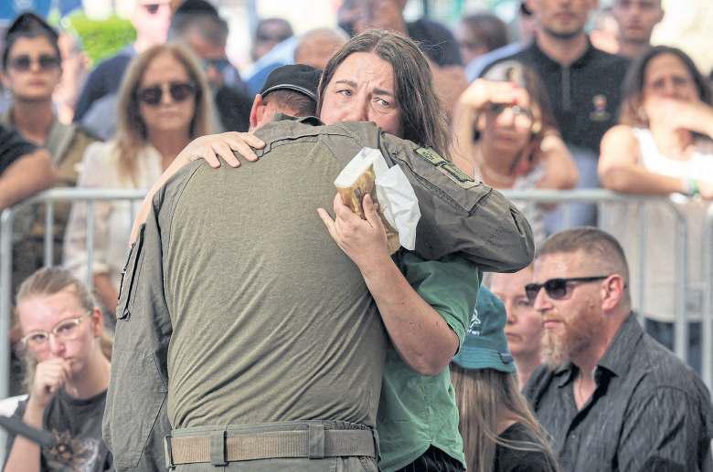 MOTHERS OF ISRAELI SOLDIERS FIGHT TO STOP WAR