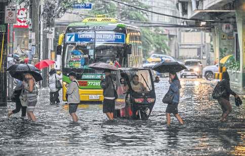 Thousands evacuated as rain brings floods to Manila