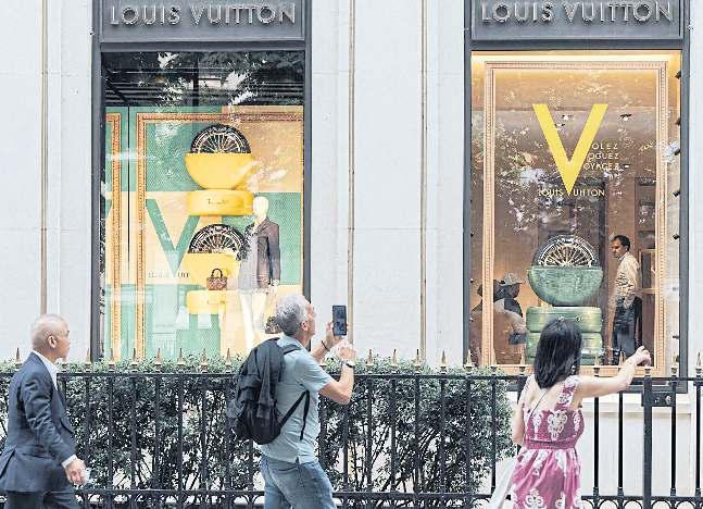Luxury's split between winners, losers set to grow