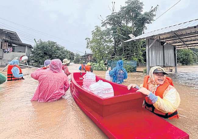 Wipha triggers flood, landslide warnings