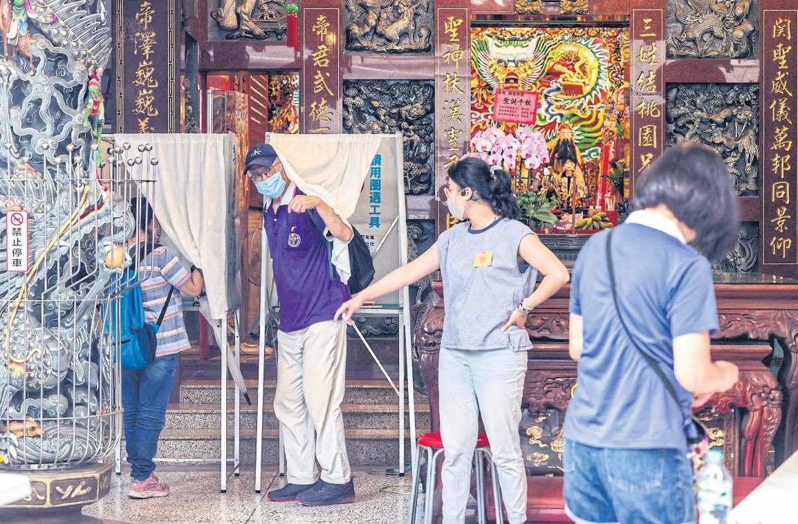 Taiwan votes in high-stakes poll