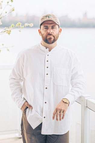 How does this podcast star make $20 million a year?
