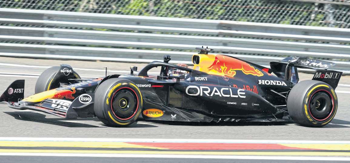 Verstappen starts new Red Bull era with win