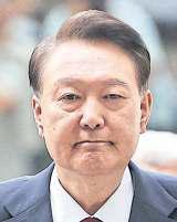 Prosecutors seek warrant to call Yoon