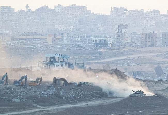 Ex-officials urge US to help end Gaza war