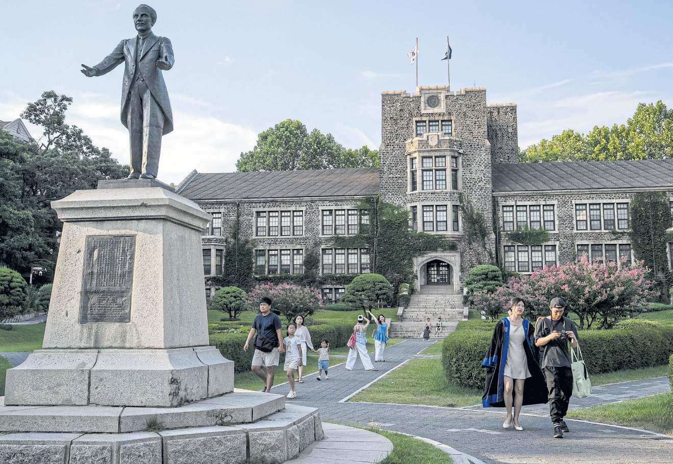 Asia taking in foreign students purged by US