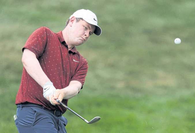 Hot putter carries MacIntyre to lead