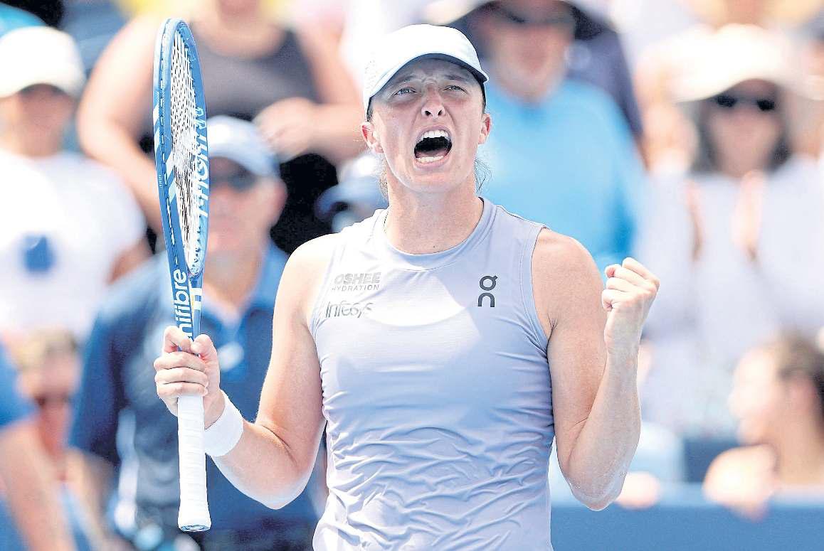 Swiatek swamps Rybakina to storm into lucky 13th final