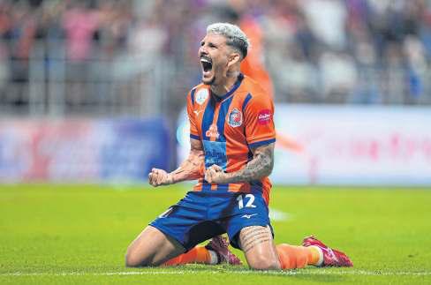 Port give new coach Gama winning start