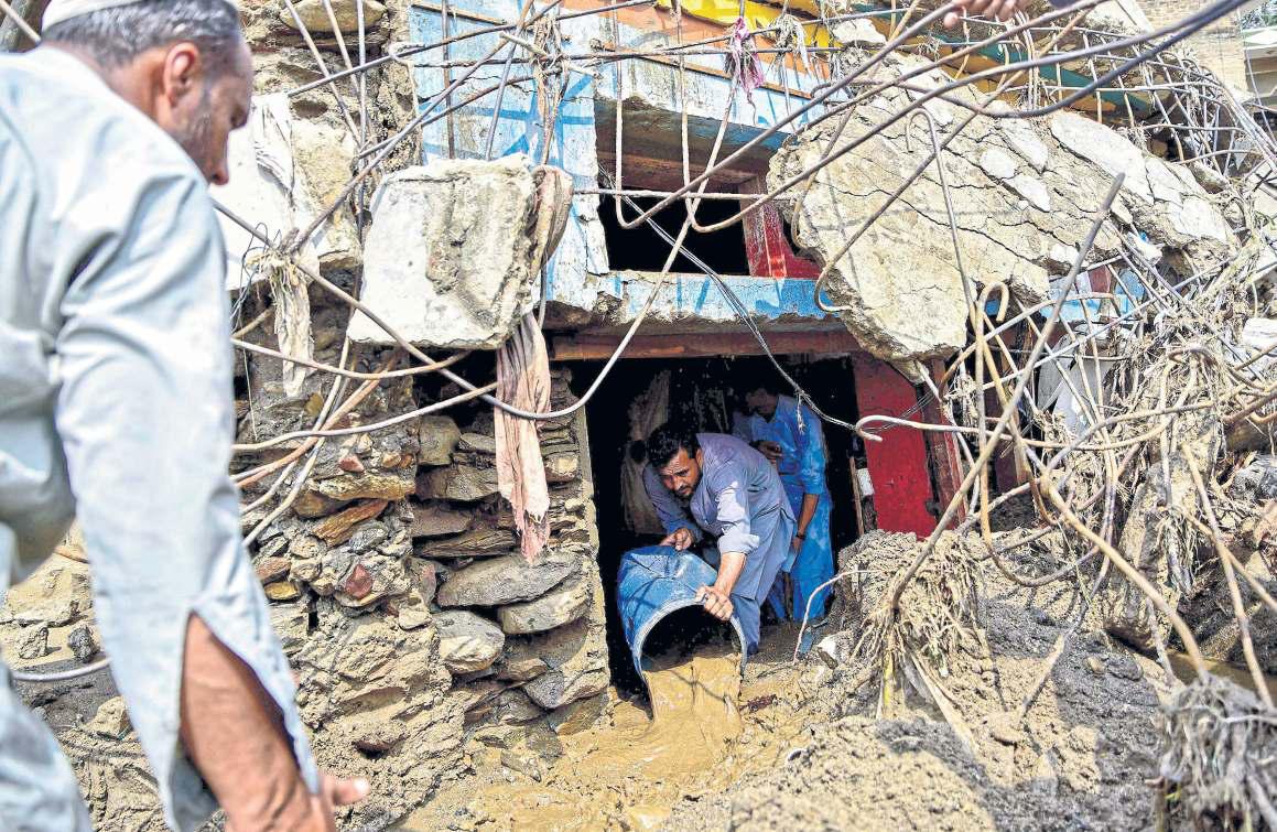 Hopes for survivors wane after fatal flood
