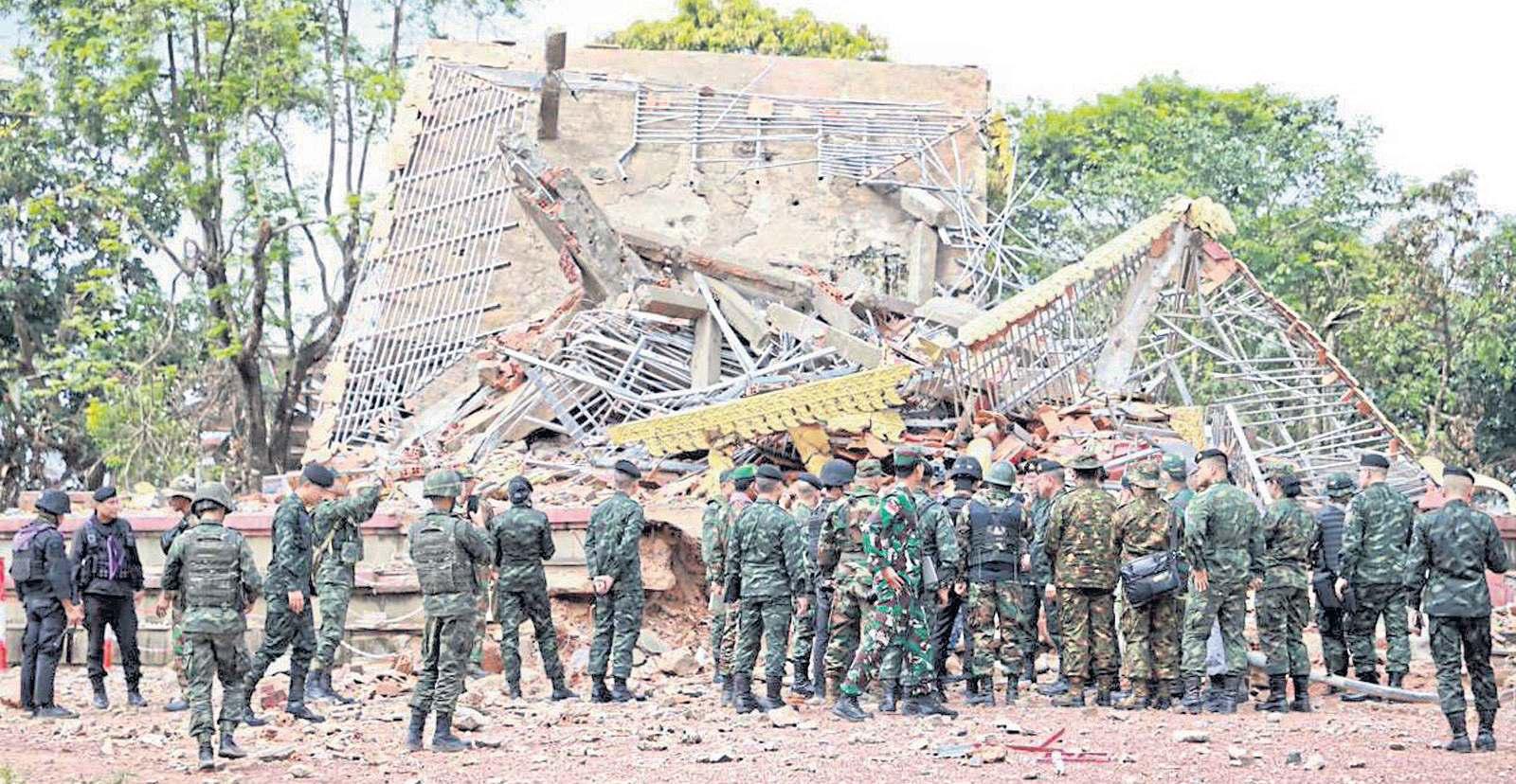Asean team visits border
