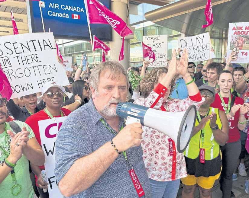 Talks restart as Air Canada strike goes on