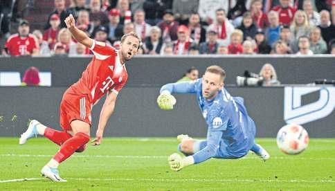 Kane fires hat-trick as Bayern make 'statement'