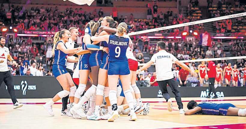 Underdogs France shock mighty China to make historic last 8