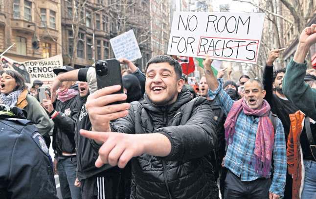 Anti-migrant rallies stir alarm